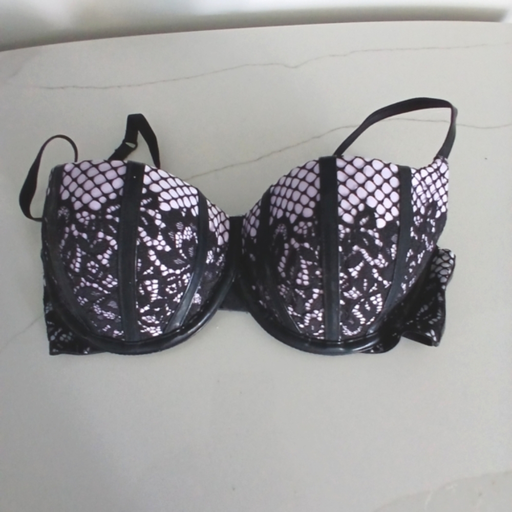Victoria Secret Very Sexy Pale Lilac W/ Black Lace Bra